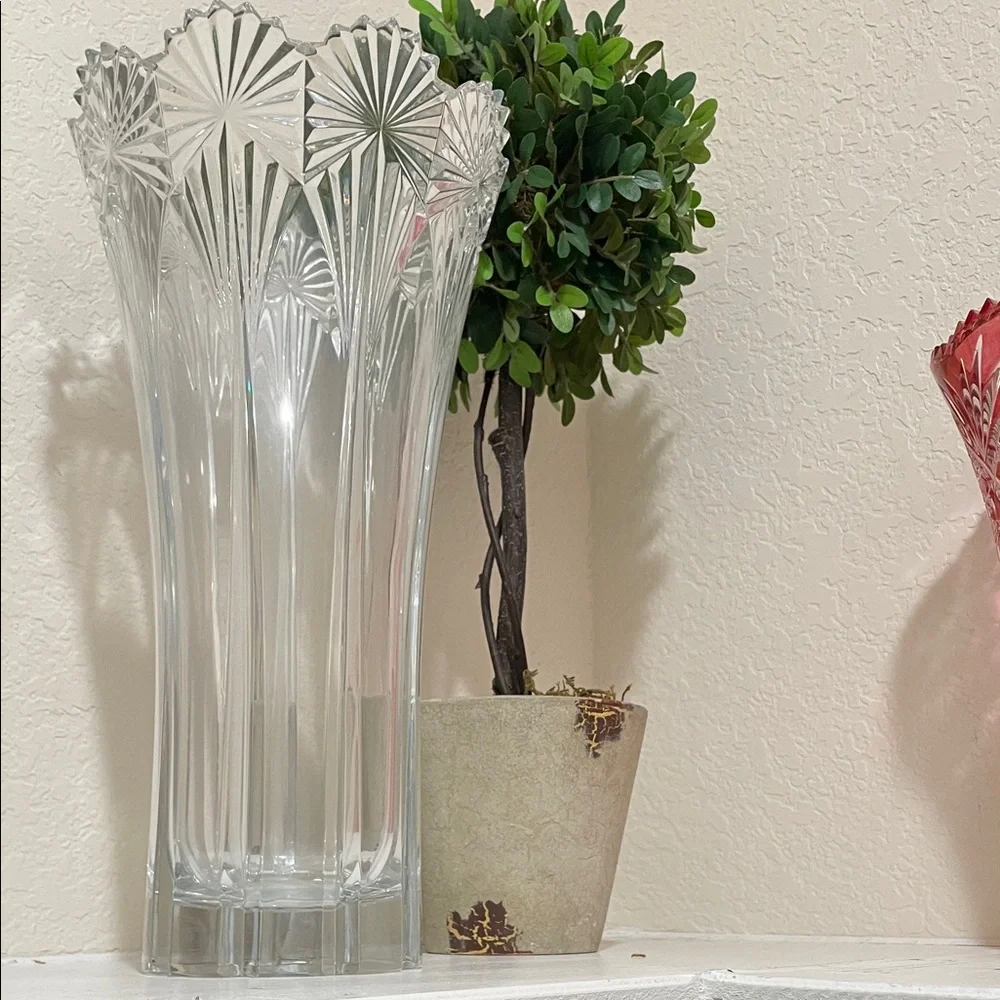 VTG 90’s MIKASA “DUCHESS“ Flair 14”Vase Lead Crystal shark teeth edges Like New